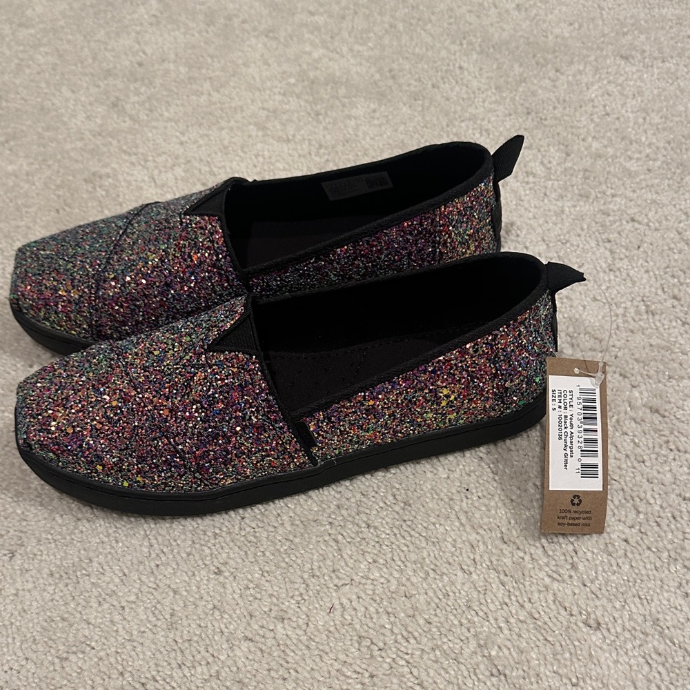 Girls Toms slip ons-size 5-new with tags